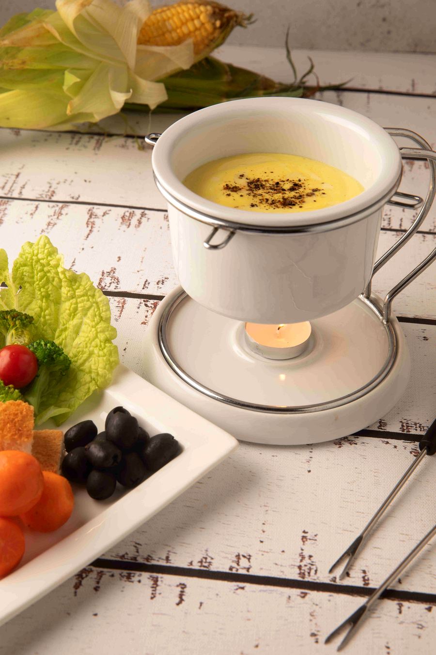 Warm cheese fondue with tealight and dippers